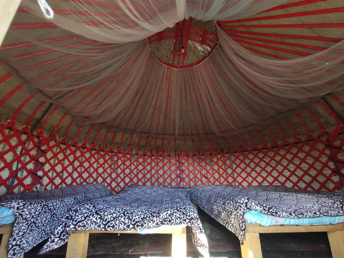 Yurt Camp Ali-Nur At Lake Song-Kol Юрточный Лагерь Али-Нур Озеро Сон-Куль Сон-Куль Кыргызстан Нарын Kyrgyzstan Naryn Esterno foto