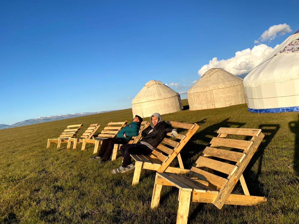 Yurt Camp Ali-Nur At Lake Song-Kol Юрточный Лагерь Али-Нур Озеро Сон-Куль Сон-Куль Кыргызстан Нарын Kyrgyzstan Naryn Esterno foto
