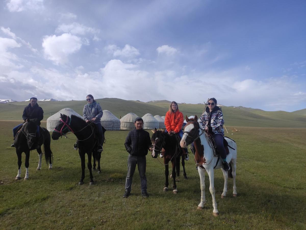 Yurt Camp Ali-Nur At Lake Song-Kol Юрточный Лагерь Али-Нур Озеро Сон-Куль Сон-Куль Кыргызстан Нарын Kyrgyzstan Naryn Esterno foto