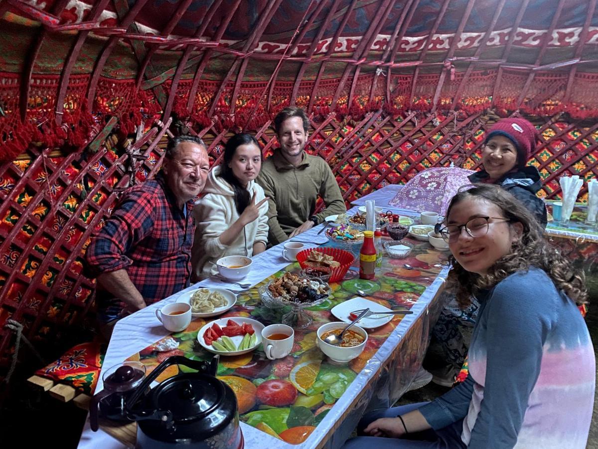 Yurt Camp Ali-Nur At Lake Song-Kol Юрточный Лагерь Али-Нур Озеро Сон-Куль Сон-Куль Кыргызстан Нарын Kyrgyzstan Naryn Esterno foto