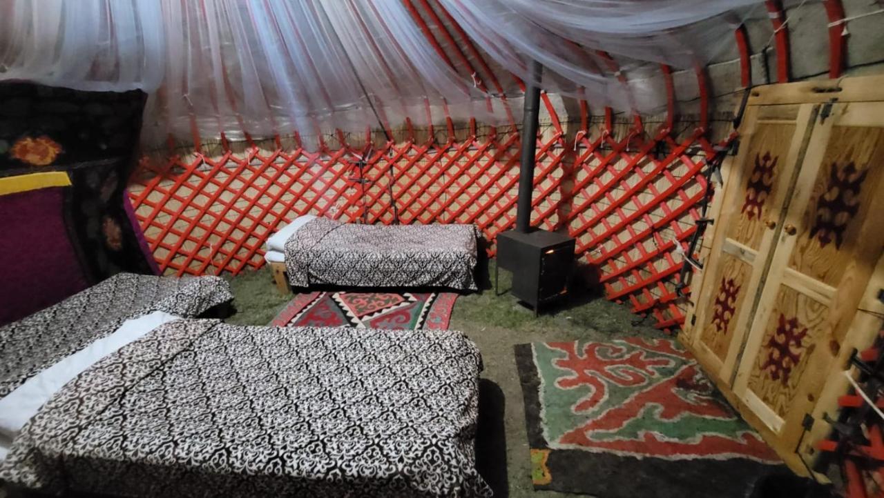 Yurt Camp Ali-Nur At Lake Song-Kol Юрточный Лагерь Али-Нур Озеро Сон-Куль Сон-Куль Кыргызстан Нарын Kyrgyzstan Naryn Esterno foto