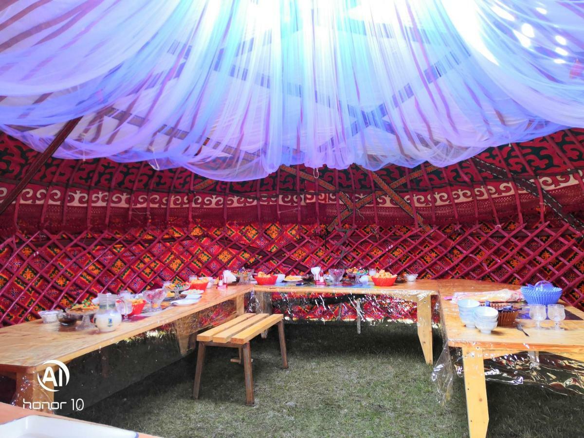 Yurt Camp Ali-Nur At Lake Song-Kol Юрточный Лагерь Али-Нур Озеро Сон-Куль Сон-Куль Кыргызстан Нарын Kyrgyzstan Naryn Esterno foto