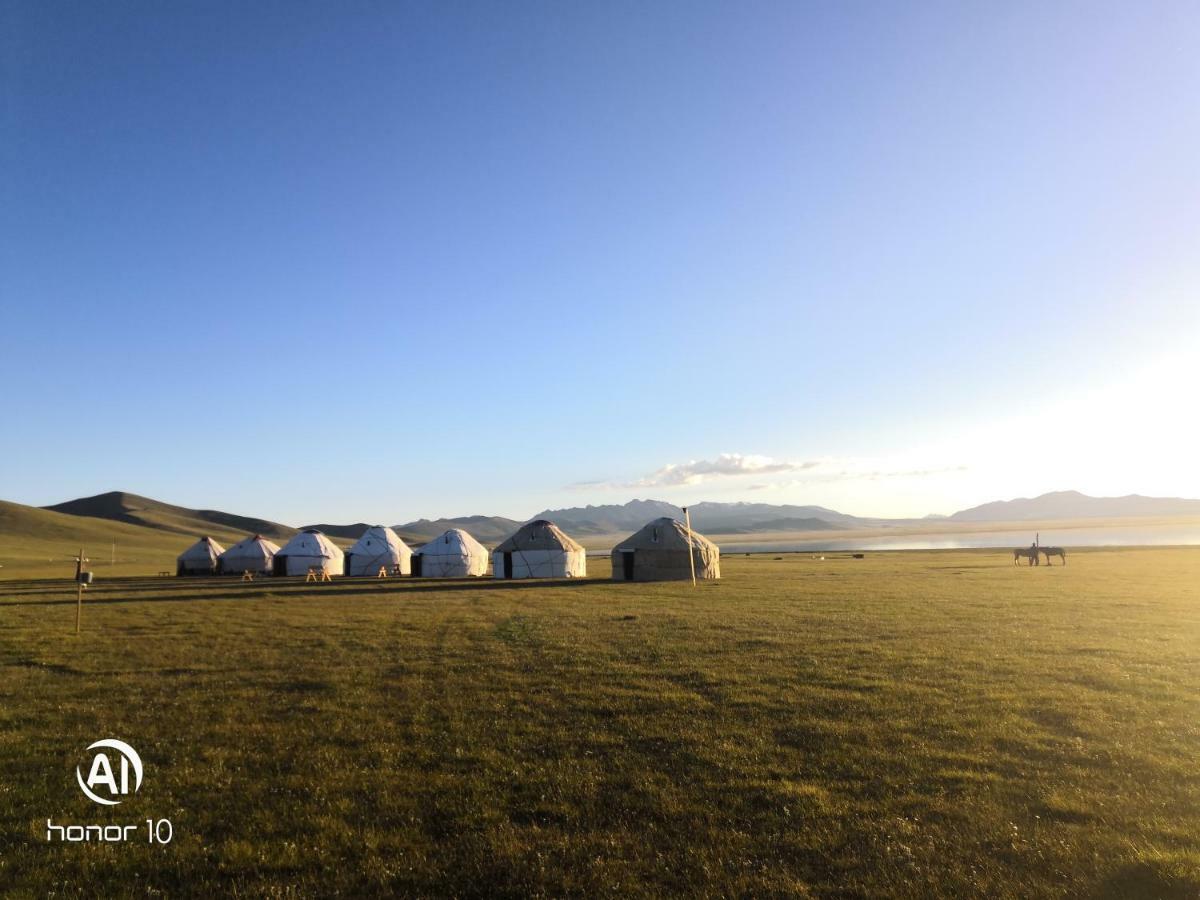 Yurt Camp Ali-Nur At Lake Song-Kol Юрточный Лагерь Али-Нур Озеро Сон-Куль Сон-Куль Кыргызстан Нарын Kyrgyzstan Naryn Esterno foto