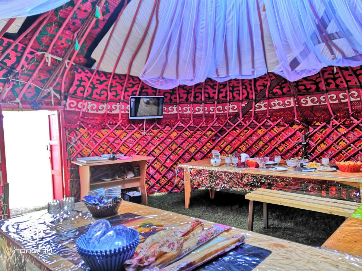 Yurt Camp Ali-Nur At Lake Song-Kol Юрточный Лагерь Али-Нур Озеро Сон-Куль Сон-Куль Кыргызстан Нарын Kyrgyzstan Naryn Esterno foto