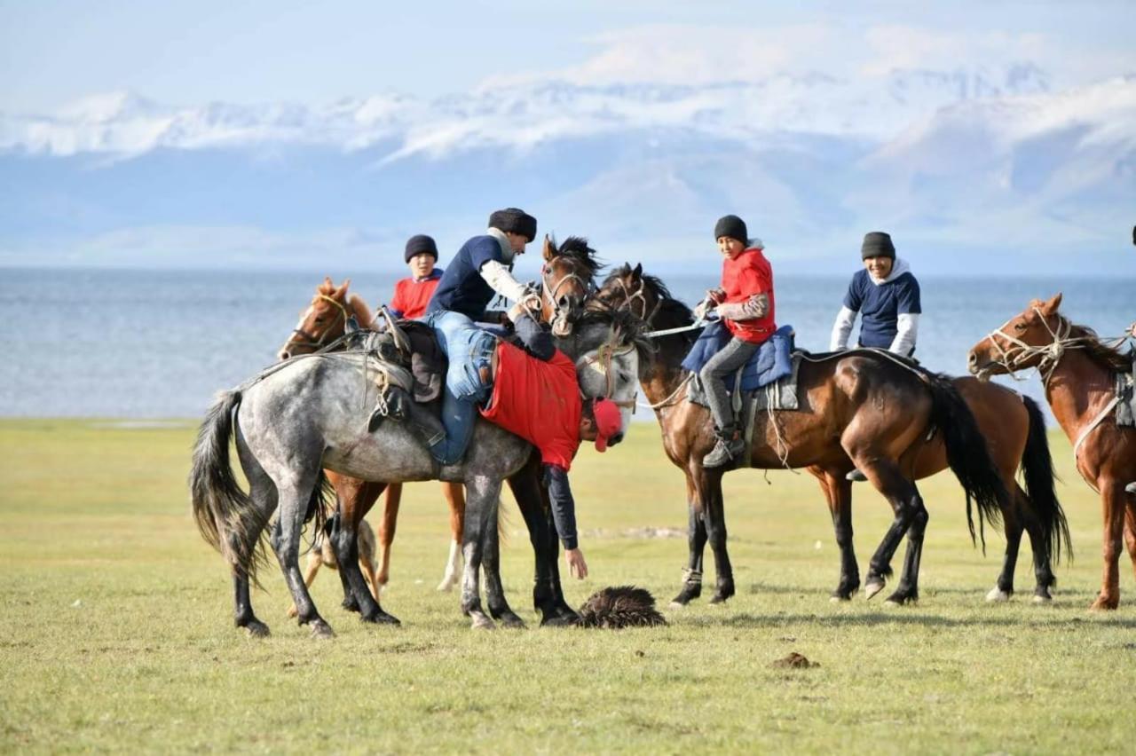 Yurt Camp Ali-Nur At Lake Song-Kol Юрточный Лагерь Али-Нур Озеро Сон-Куль Сон-Куль Кыргызстан Нарын Kyrgyzstan Naryn Esterno foto